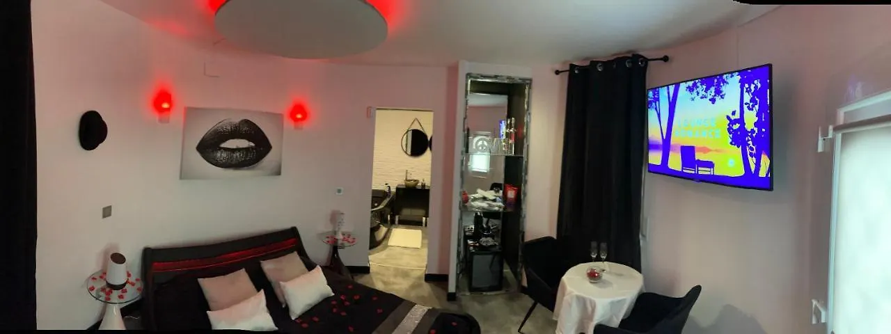 Maison sur canaux marina Empuriabrava avec 4 suites dont 1 suite balnéo Jacuzzi