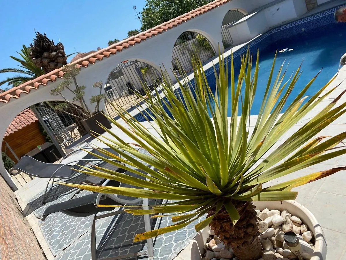 Maison sur canaux marina Empuriabrava avec 4 suites dont 1 suite balnéo Jacuzzi España