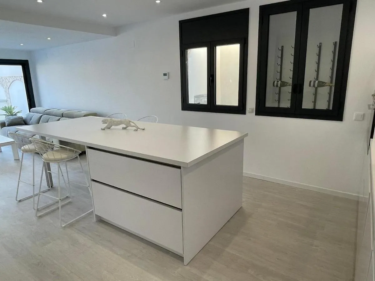 Maison sur canaux marina Empuriabrava avec 4 suites dont 1 suite balnéo Jacuzzi 0*,